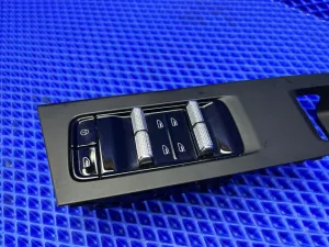 Блок управления стеклоподъемников с накладкой Geely Cityray — фото 2