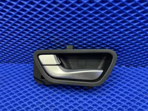 Ручка двери левой внутренняя Hyundai Solaris 2 2017> — фото 1