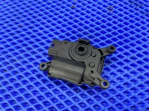 Моторчик заслонки печки Skoda Octavia (2016-2020) — фото 2