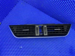 Дефлектор воздушный центральный Skoda Octavia A7 2013-2020 — фото 12
