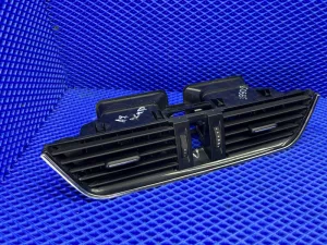 Дефлектор воздушный центральный Skoda Octavia A7 2013-2020 — фото 1