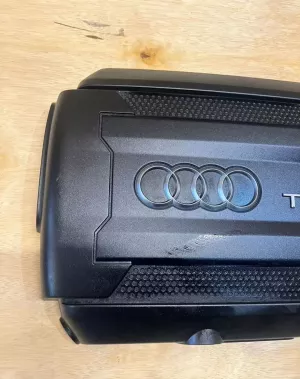 Крышка двигателя audi a3 8v 06K103925K — фото 3