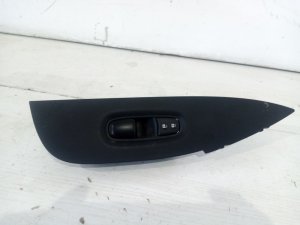 Кнопка стеклоподъемника Nissan Qashqai (2013-2019) — фото 1