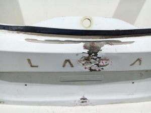 Крышка багажника Lada Vesta (2018) — фото 6