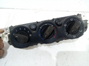 Блок управления климатической установкой Ford Focus (2004-2008) — фото 1