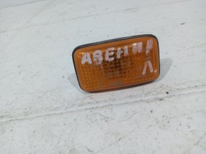 Повторитель на крыло желтый Nissan Avenir (1990-1999) — фото 1