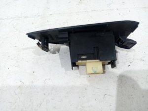 Кнопка стеклоподъемника Toyota Avensis (2002-2006) — фото 2