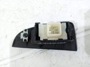 Кнопка стеклоподъемника Toyota Avensis (2002-2006) — фото 3
