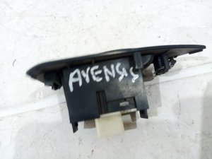 Кнопка стеклоподъемника Toyota Avensis (2002-2006) — фото 2