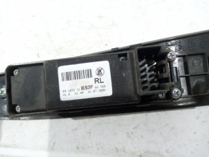 Кнопка стеклоподъемника Mazda Mazda3 (2003-2006) — фото 4