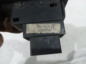Кнопка стеклоподъемника Mitsubishi Pajero (1991-1997) — фото 5