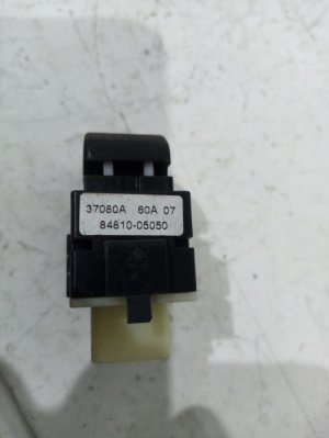 Кнопка стеклоподъемника Toyota Avensis (2002-2006) — фото 4