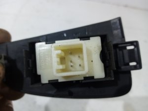 Кнопка стеклоподъемника Toyota Avensis (2002-2006) — фото 4