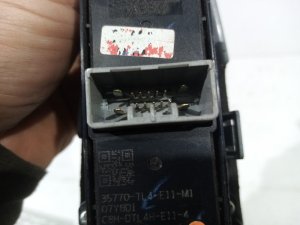Кнопка стеклоподъемника Honda Accord (2007-2011) — фото 3