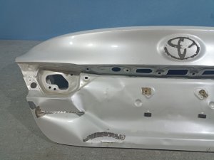 Крышка багажника Toyota Camry (2017-2021) — фото 7
