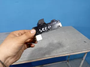 Блок управления стеклоподъемниками Kia Ceed (2006-2010) — фото 4