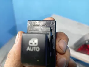 Кнопка стеклоподъемника Kia Ceed (2006-2010) — фото 3