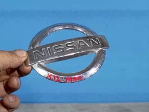 Эмблема на крышку багажника Nissan March (2002-2005) и др. — фото 3
