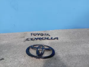 Эмблема на крышку багажника Toyota Corolla (2006-2010) — фото 1