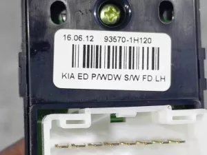 Блок управления стеклоподъемниками Kia Ceed (2006-2010) — фото 3