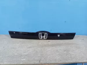 Накладка крышки багажника Honda Fit (2007-2012) — фото 1
