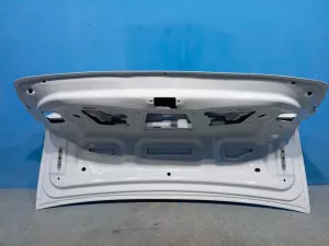 Крышка багажника Lada Vesta (2015) — фото 6
