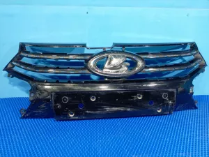 Решетка радиатора Lada Vesta (2015) — фото 2