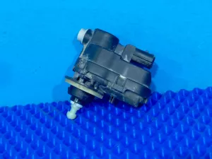Моторчик корректора фары Nissan Almera (2012-2019) — фото 1