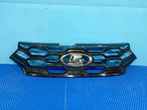 Решетка радиатора Lada Vesta (2018) — фото 1