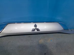 Накладка крышки багажника Mitsubishi Outlander (2012-2014) — фото 4