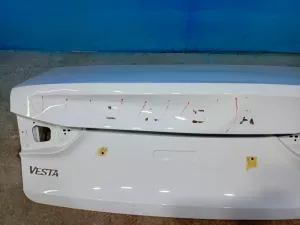 Крышка багажника Lada Vesta (2015) — фото 6