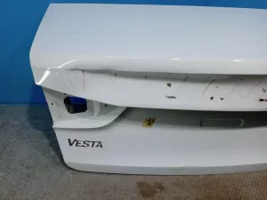 Крышка багажника Lada Vesta (2015) — фото 5
