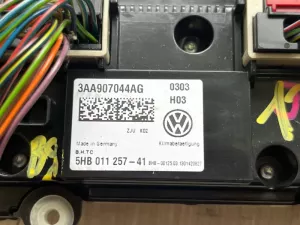 Блок управления климатической установкой Volkswagen Passat (2014-2021) — фото 10