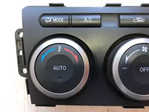 Блок управления климатической установкой Mazda Mazda6 (2007-2013) — фото 2