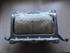 Подушка безопасности пассажирская в торпедо Ford Focus (2004-2008) — фото 1