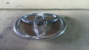 Эмблема Toyota Corolla (2006-2010) — фото 1