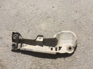 Защита антигравийная для заднего левого датчика ABS 8200372692 Renault Sandero 1 Хэтчбек 5дв 2009-2014 — фото 2