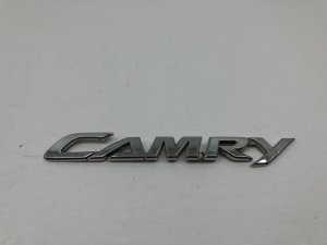 Эмблема Toyota Camry (2011-2014) — фото 2