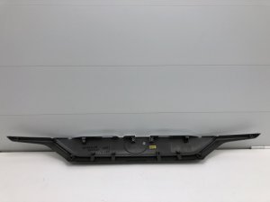 Накладка двери багажника Toyota RAV4 (2018) — фото 9