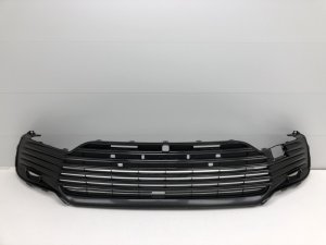 Решетка в бампер центральная Toyota Camry (2017-2021) — фото 1
