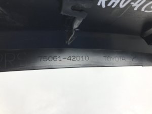 Накладка двери задней правой Toyota RAV4 (2018) — фото 6