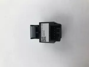 Кнопка стеклоподъемника Land Rover Range Rover Velar (2017-2023) и др. — фото 4
