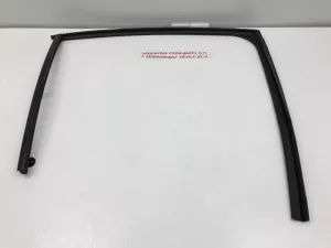 Уплотнитель стекла двери задней правой Lexus ES200 (2018-2021) — фото 7