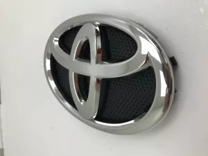 Эмблема Toyota Hilux (2015-2020) — фото 3