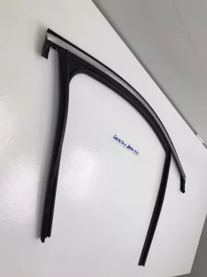 Уплотнитель стекла двери передней правой Hyundai Santa Fe (2018-2022) — фото 3