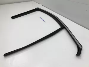 Уплотнитель стекла двери передней правой Hyundai Santa Fe (2018-2022) — фото 2