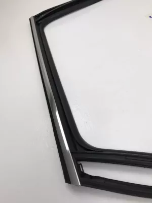 Уплотнитель стекла двери задней правой Hyundai Santa Fe (2018-2022) — фото 7