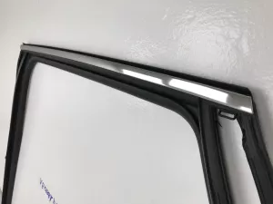 Уплотнитель стекла двери задней левой Hyundai Santa Fe (2018-2022) — фото 7