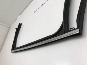 Уплотнитель стекла двери задней левой Hyundai Santa Fe (2018-2022) — фото 6