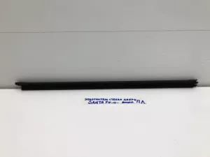 Уплотнитель стекла двери передней левой Hyundai Santa Fe (2018-2022) — фото 5